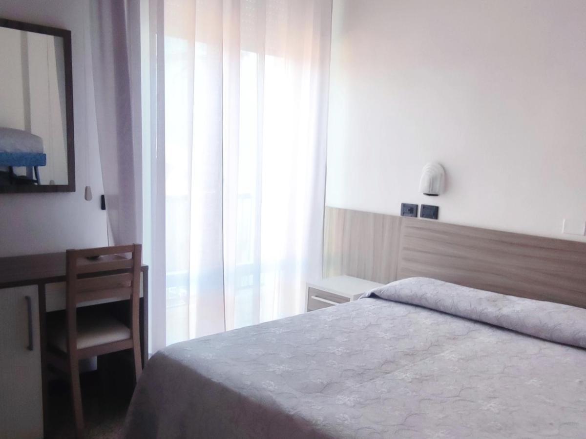 רימיני Hotel Ardesia מראה חיצוני תמונה