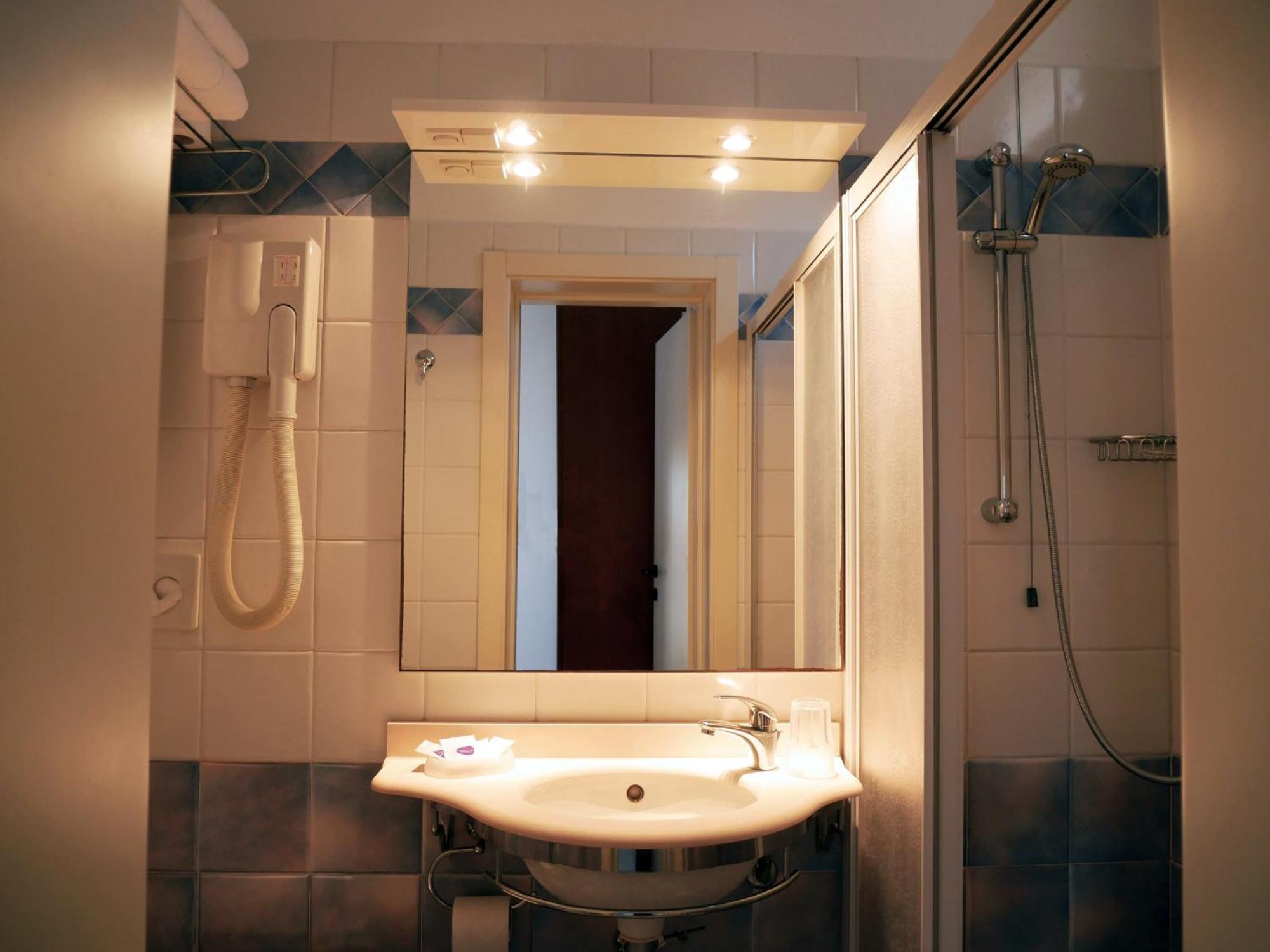 רימיני Hotel Ardesia מראה חיצוני תמונה